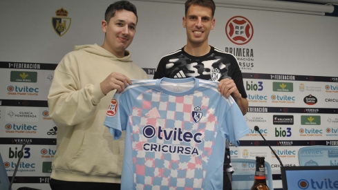 Carlos Calderón durante su presentación con la Ponferradina