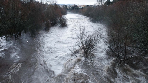 César Sánchez ICAL. Aumento del caudal del río Sil a su paso por Ponferrada