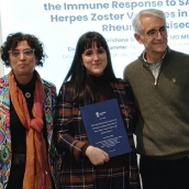 En el centro Cristiana Sieiro, junto a sus directores de tesis, Ana Mª Sahagún y José Mª García