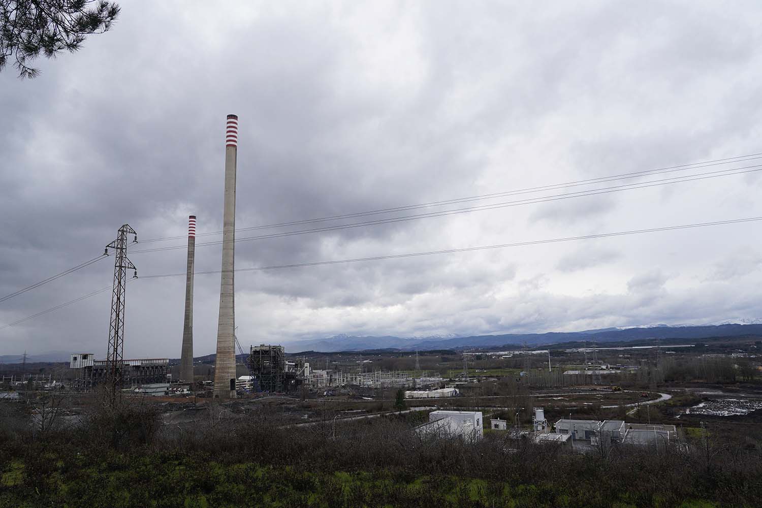 César Sánchez / ICAL. Chimeneas de la central térmica de Compostilla en Cubillos del Sil (León), que serán derruidas el próximo día 12 de febrero