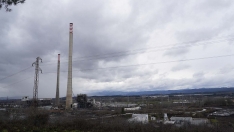 César Sánchez / ICAL. Chimeneas de la central térmica de Compostilla en Cubillos del Sil (León), que serán derruidas el próximo día 12 de febrero