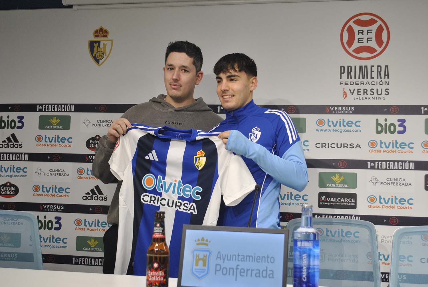 Presentación Koke Iglesias con la Ponferradina