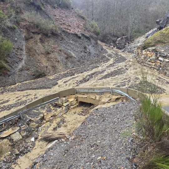 Carretera de acceso a Peñalba este miércoles 