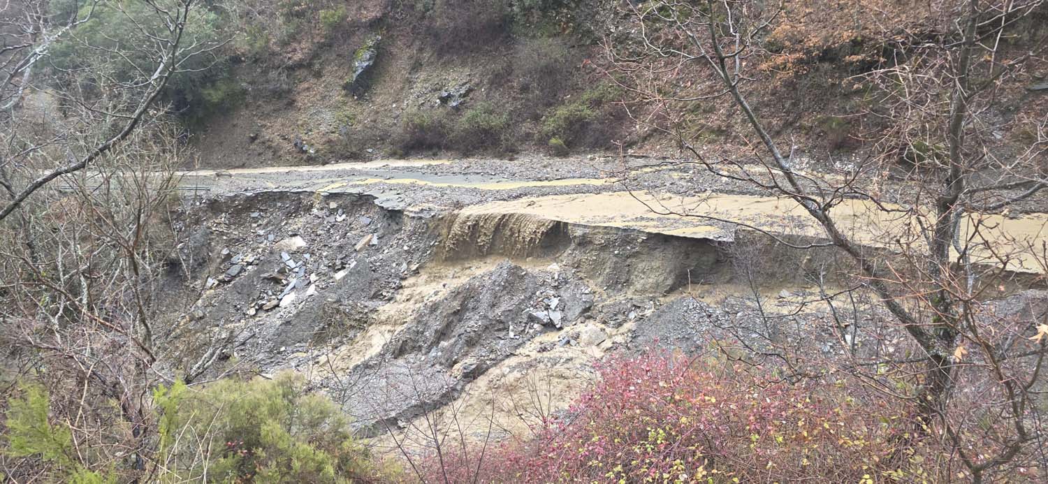 Carretera de acceso a Peñalba este miércoles (2)