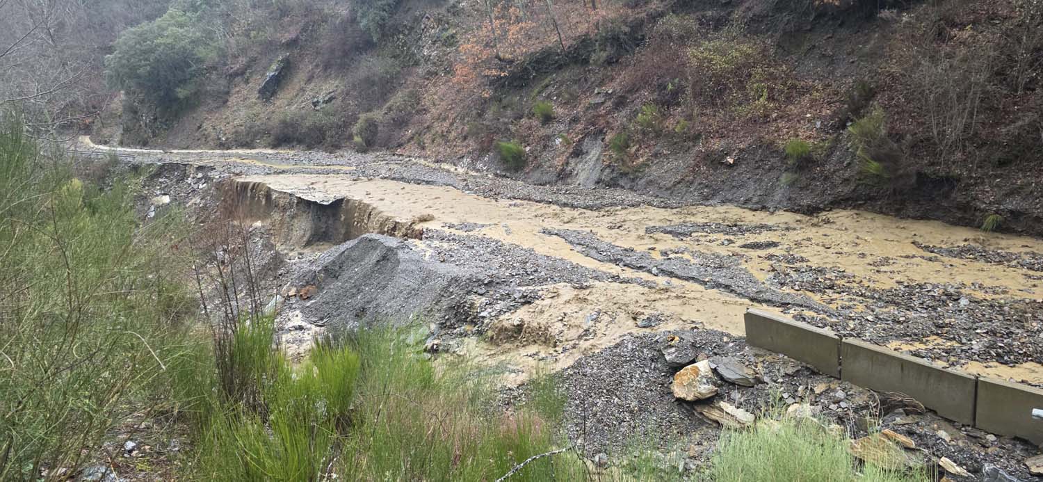 Carretera de acceso a Peñalba este miércoles (6)