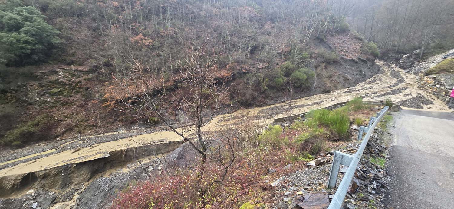 Carretera de acceso a Peñalba este miércoles (7)