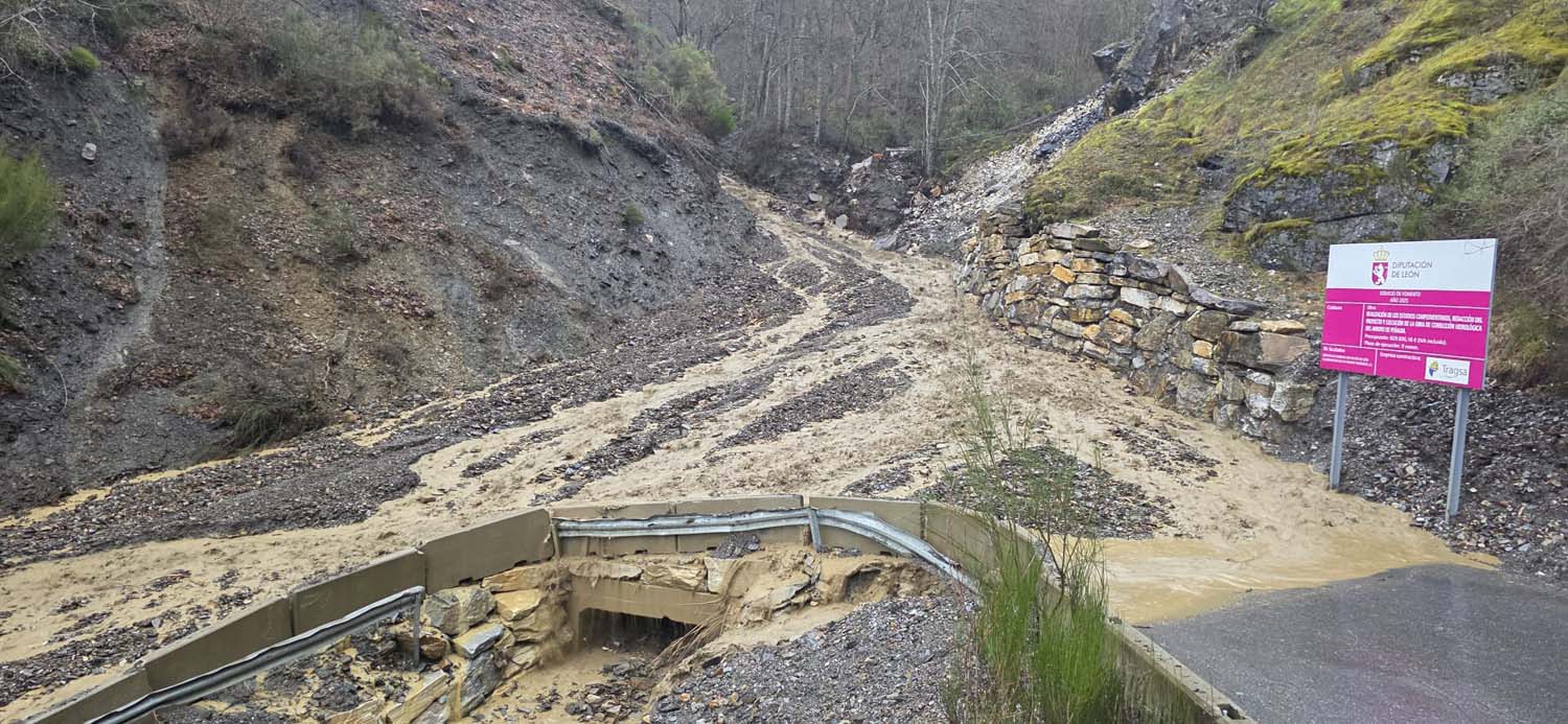 Carretera de acceso a Peñalba este miércoles (1)