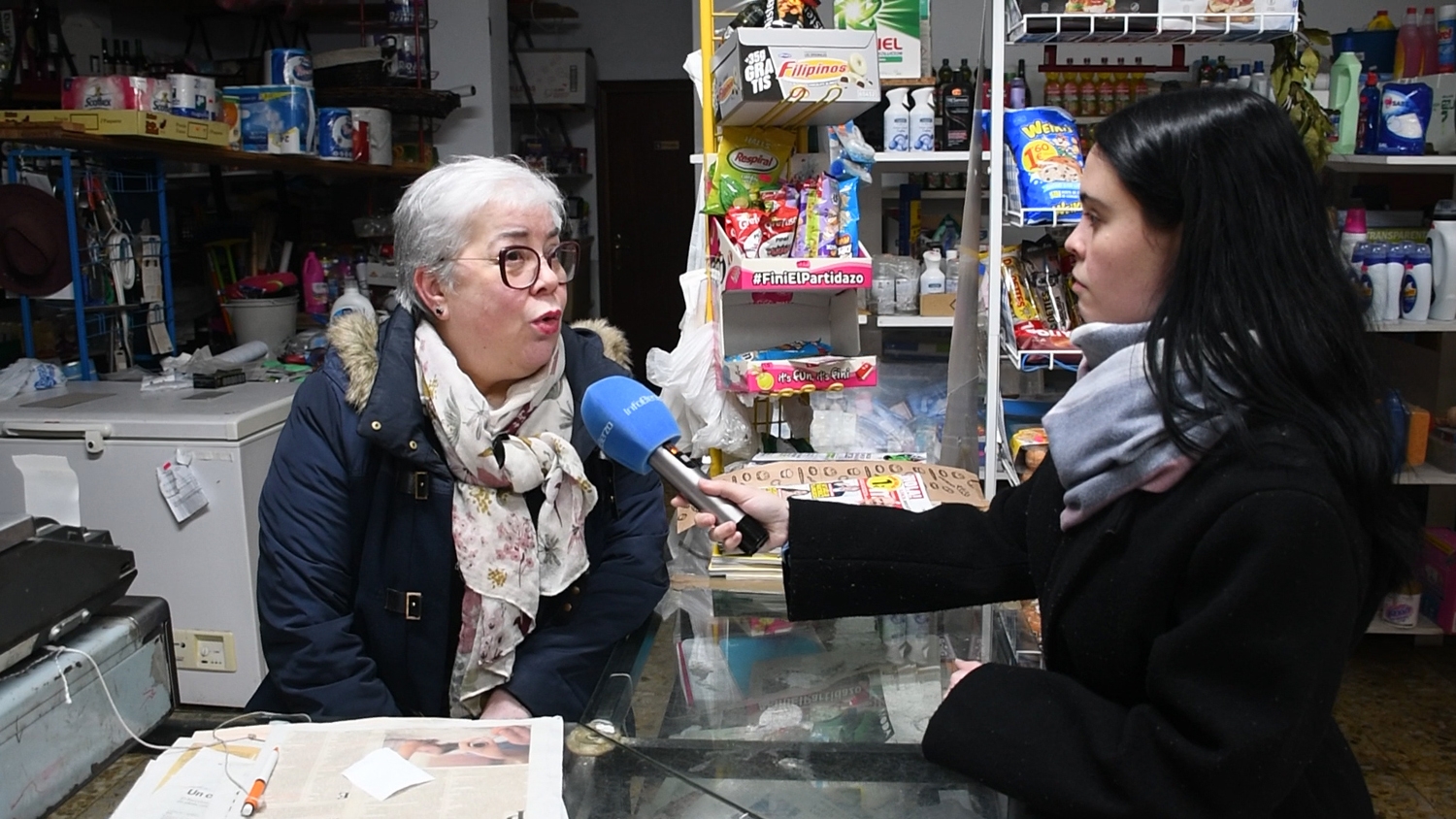 Vecinos de Cubillos opinando sobre el derribo de las chimeneras de Compostilla (2)