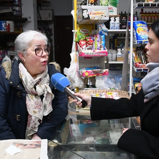 Vecinos de Cubillos opinando sobre el derribo de las chimeneras de Compostilla (2)