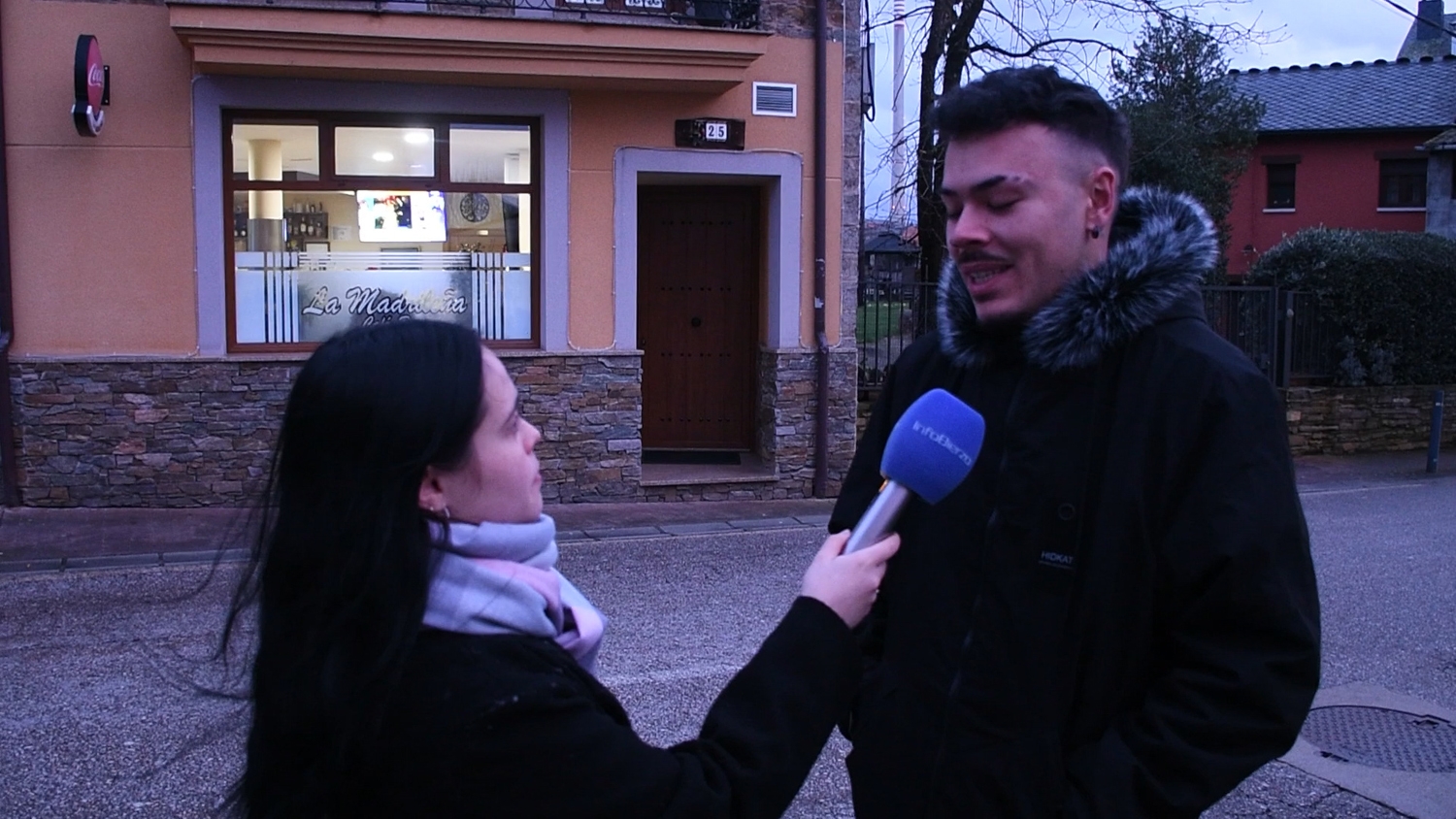 Vecinos de Cubillos opinando sobre el derribo de las chimeneras de Compostilla (3)