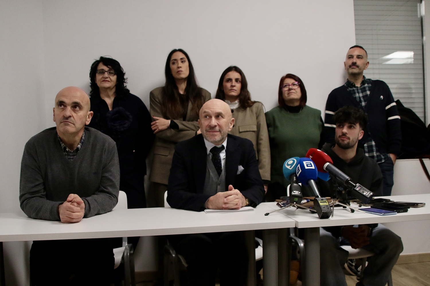 Peio García / ICAL . La plataforma creada por la Comisión de Fiestas de Villamanín da una rueda de prensa para informar sobre el desarrollo del proceso de registro