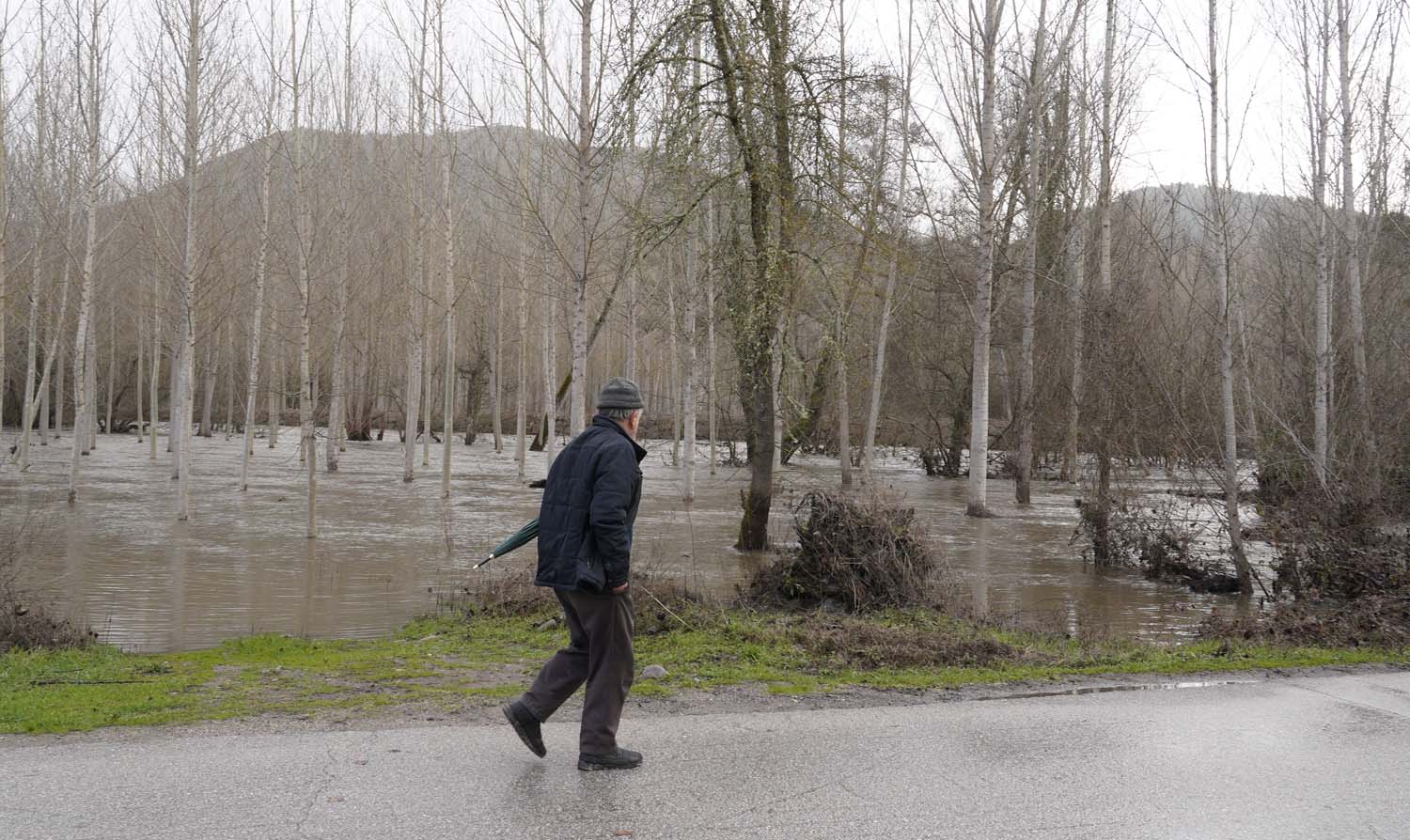 César SánchezICAL. Desbordamiento de ríos en varias localidades de la comarca del Bierzo (5)