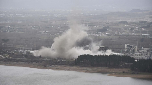 Demolición de las chimeneas de Compostilla Dani Merino (1)
