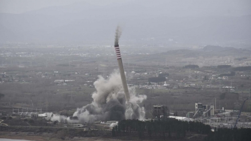 Demolición de las chimeneas de Compostilla Dani Merino (10)