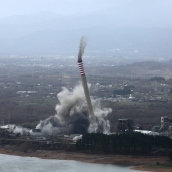 Demolición de las chimeneas de Compostilla (1)