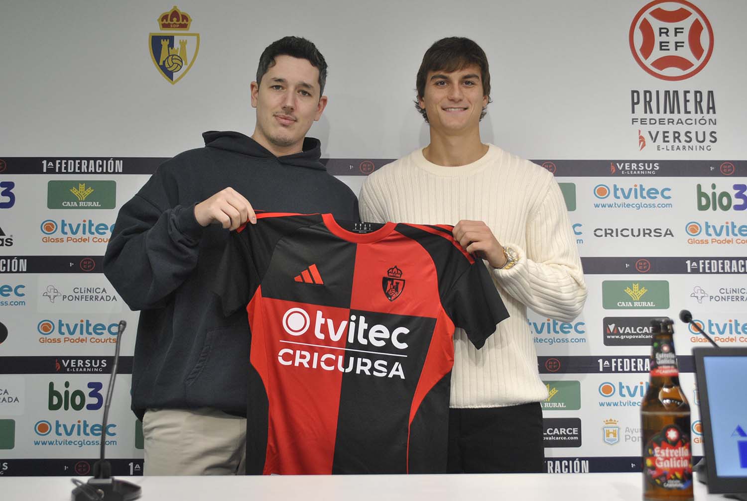 Presentación de Slavy con la Ponferradina.