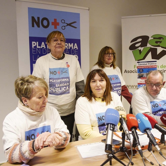 César Sánchez / ICAL . Los componentes de la Plataforma en defensa de la Sanidad Pública del Bierzo y Laciana, durante su comparecencia en rueda de prensa para hablar de la situación sanitaria en ambas comarcas César Sánchez / ICAL . Los componentes de la Plataforma en defensa de la Sanidad Pública del Bierzo y Laciana, durante su comparecencia en rueda de prensa para hablar de la situación sanitaria en ambas comarcas
