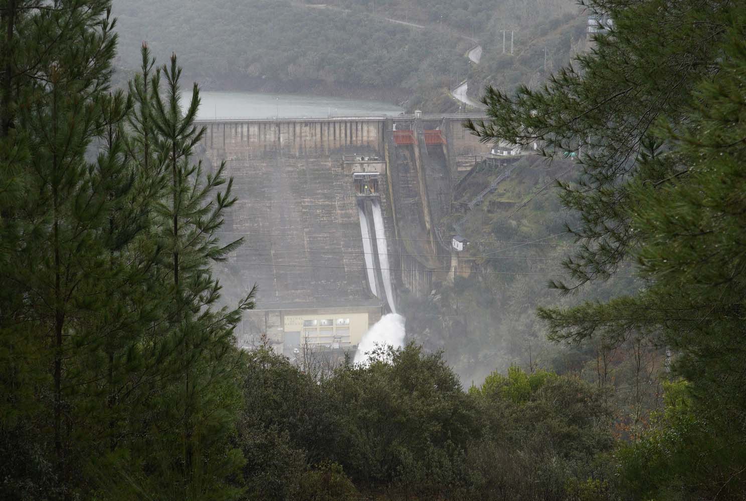 César Sánchez, ICAL. Desembalse de la presa del pantano de Bárcena, fuente del Azufre (3)
