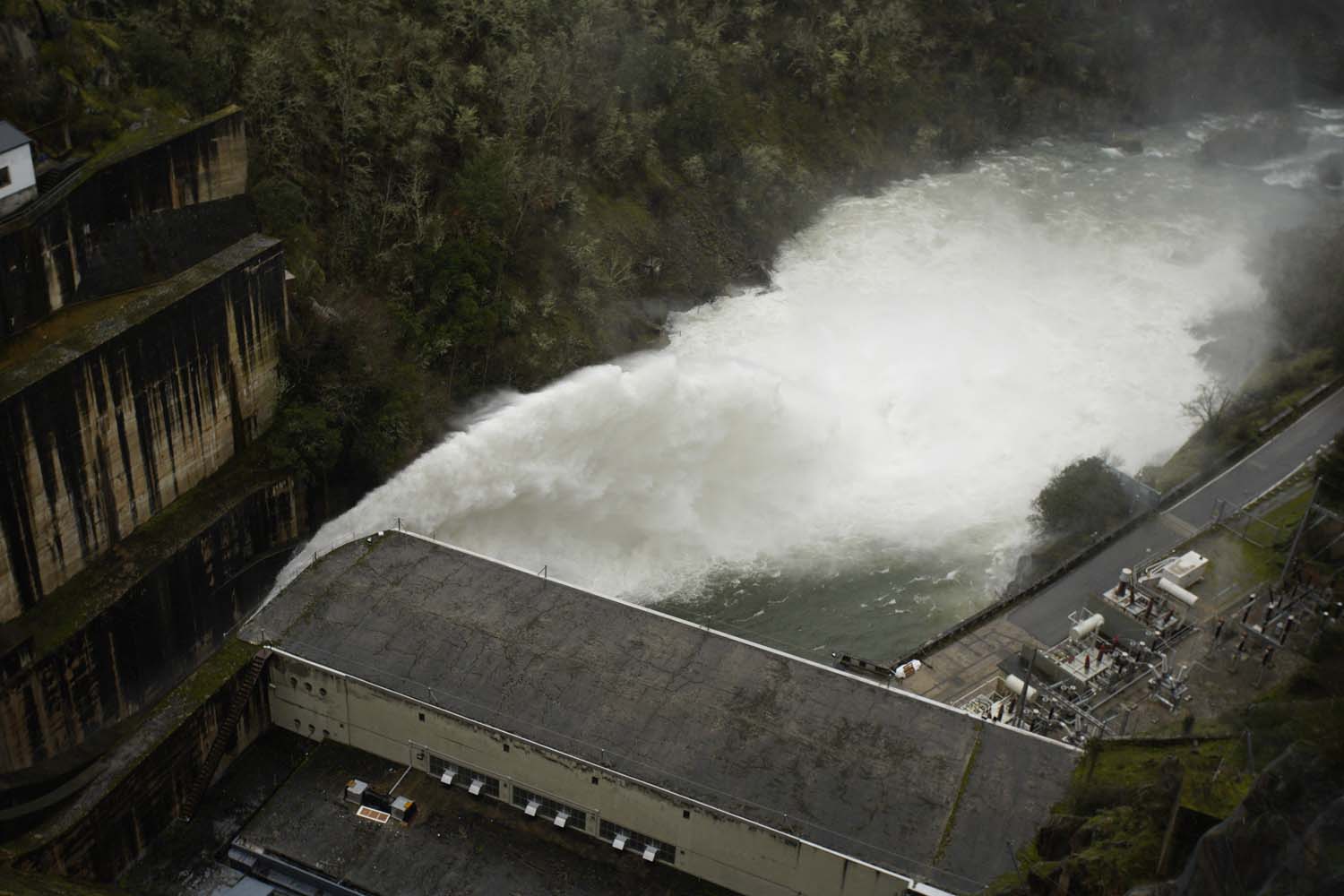 César Sánchez, ICAL. Desembalse de la presa del pantano de Bárcena, fuente del Azufre (5)