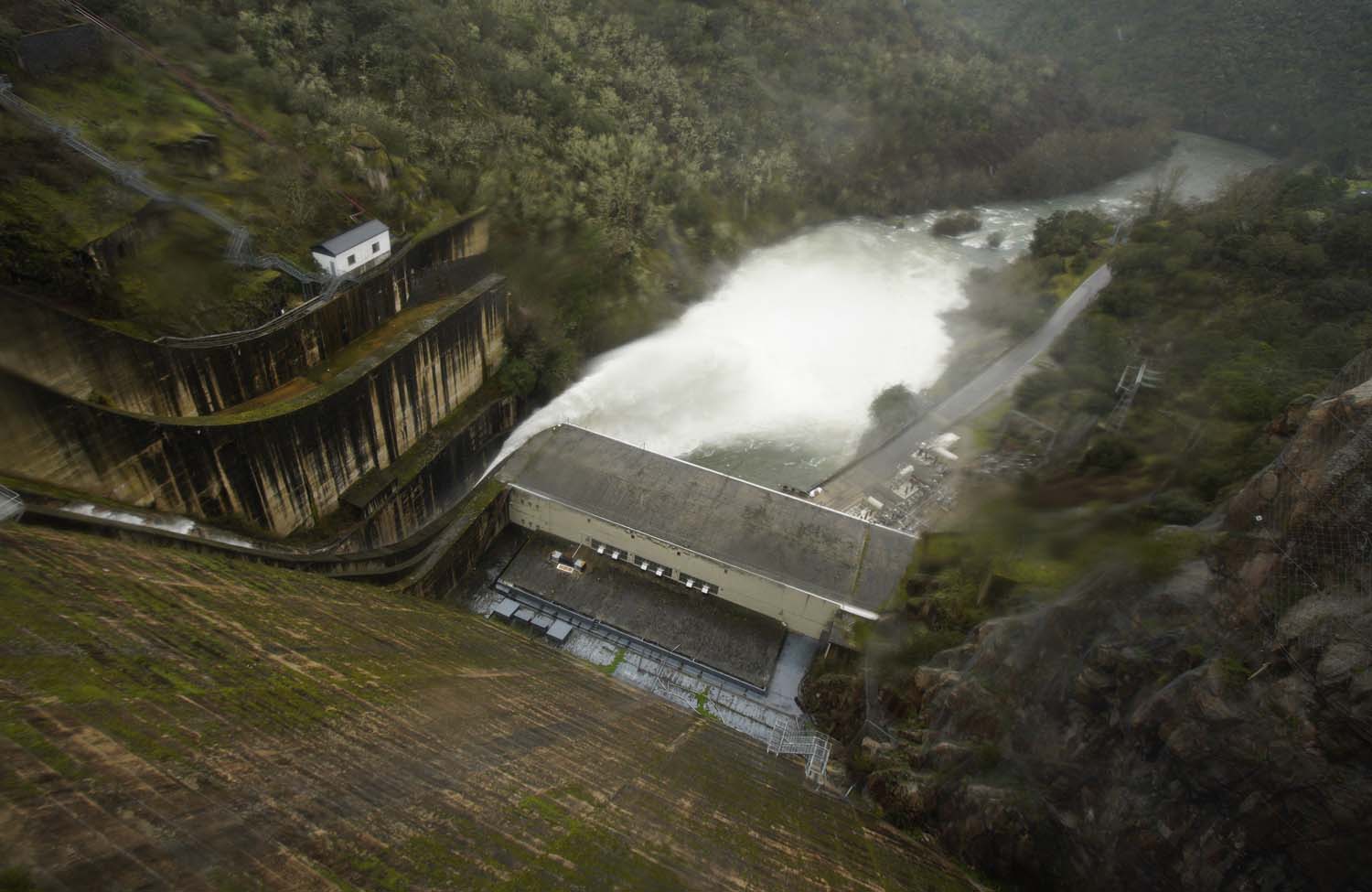 César Sánchez, ICAL. Desembalse de la presa del pantano de Bárcena, fuente del Azufre (8)