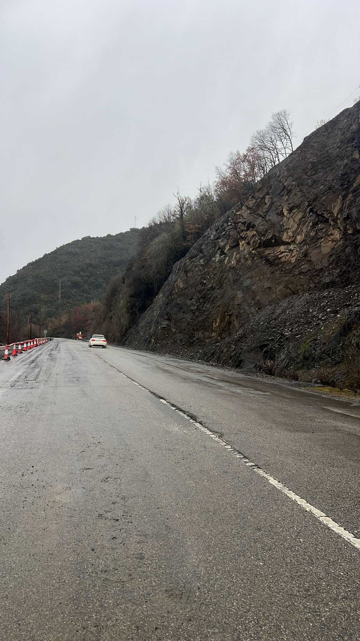 Reabierta la CL 631 en Páramo del Sil (2)
