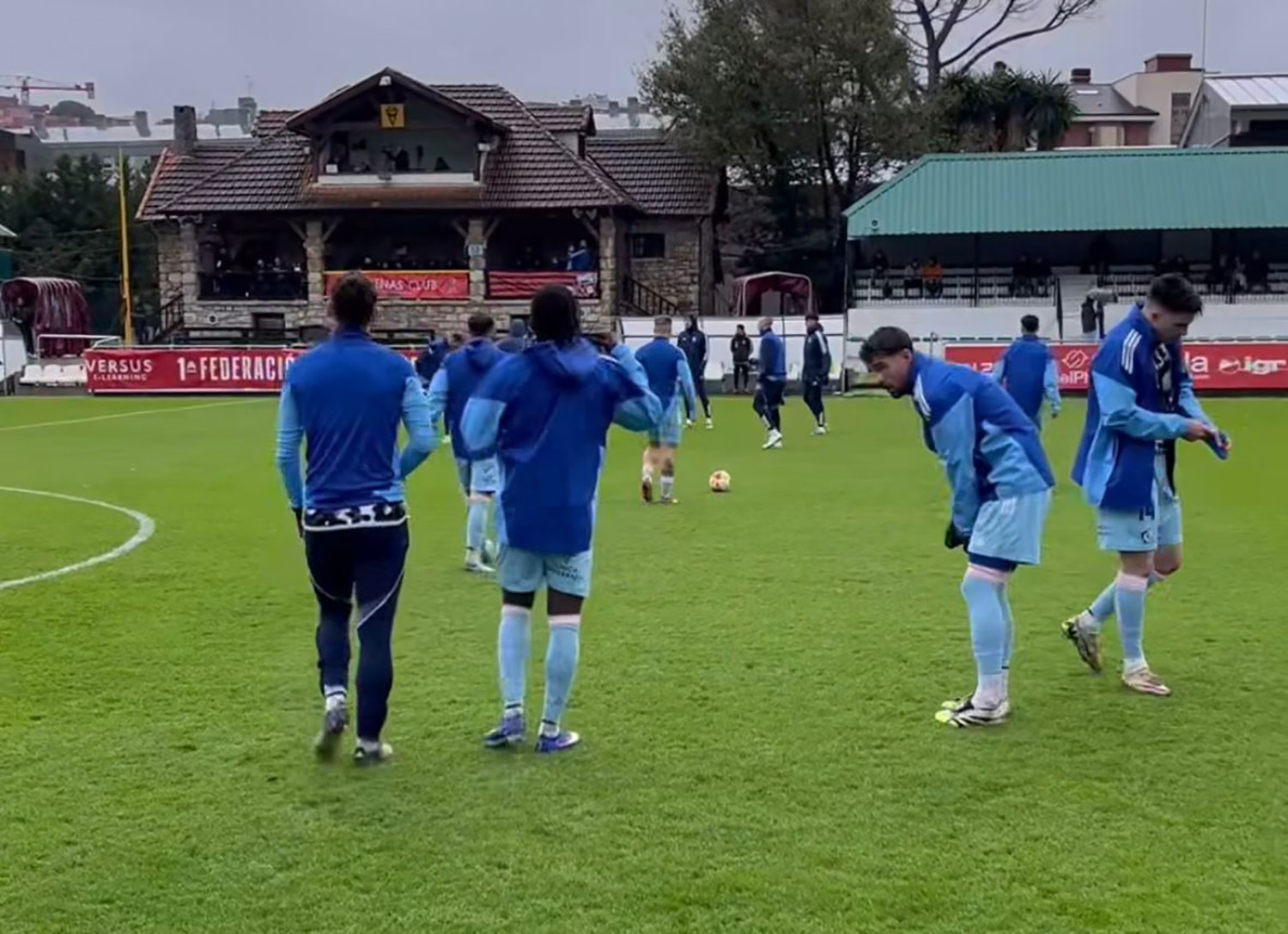 Calentamiento previo al partido del Arenas Ponferradina