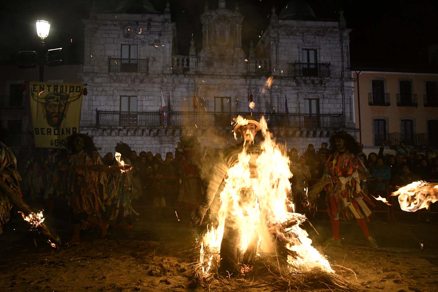 Quema en el Entroido Berciano (77)