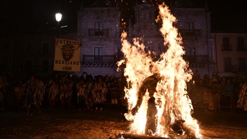 Quema en el Entroido Berciano (81)