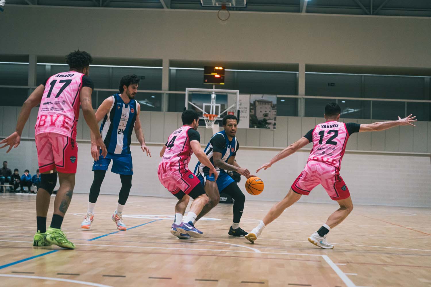 Partido entre el Baloncesto Clínica Ponferrada y el Valle de Egüés(7)