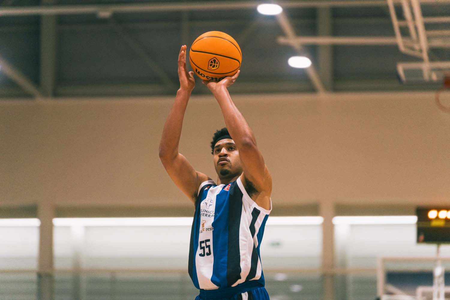 Partido entre el Baloncesto Clínica Ponferrada y el Valle de Egüés(5)