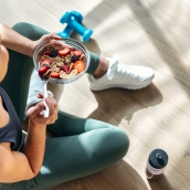 Persona haciendo dieta | iStock: nensuria