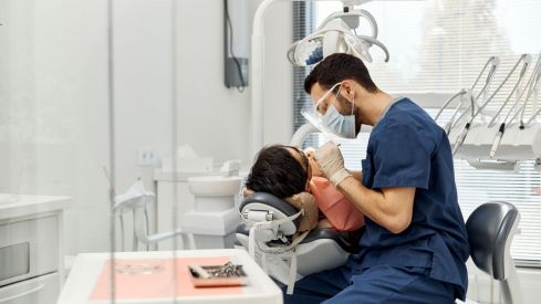 Los dentistas de León reclaman aumentar las prestaciones públicas en salud bucodental | IStock - SeventyFour Los dentistas de León reclaman aumentar las prestaciones públicas en salud bucodental | IStock - SeventyFour
