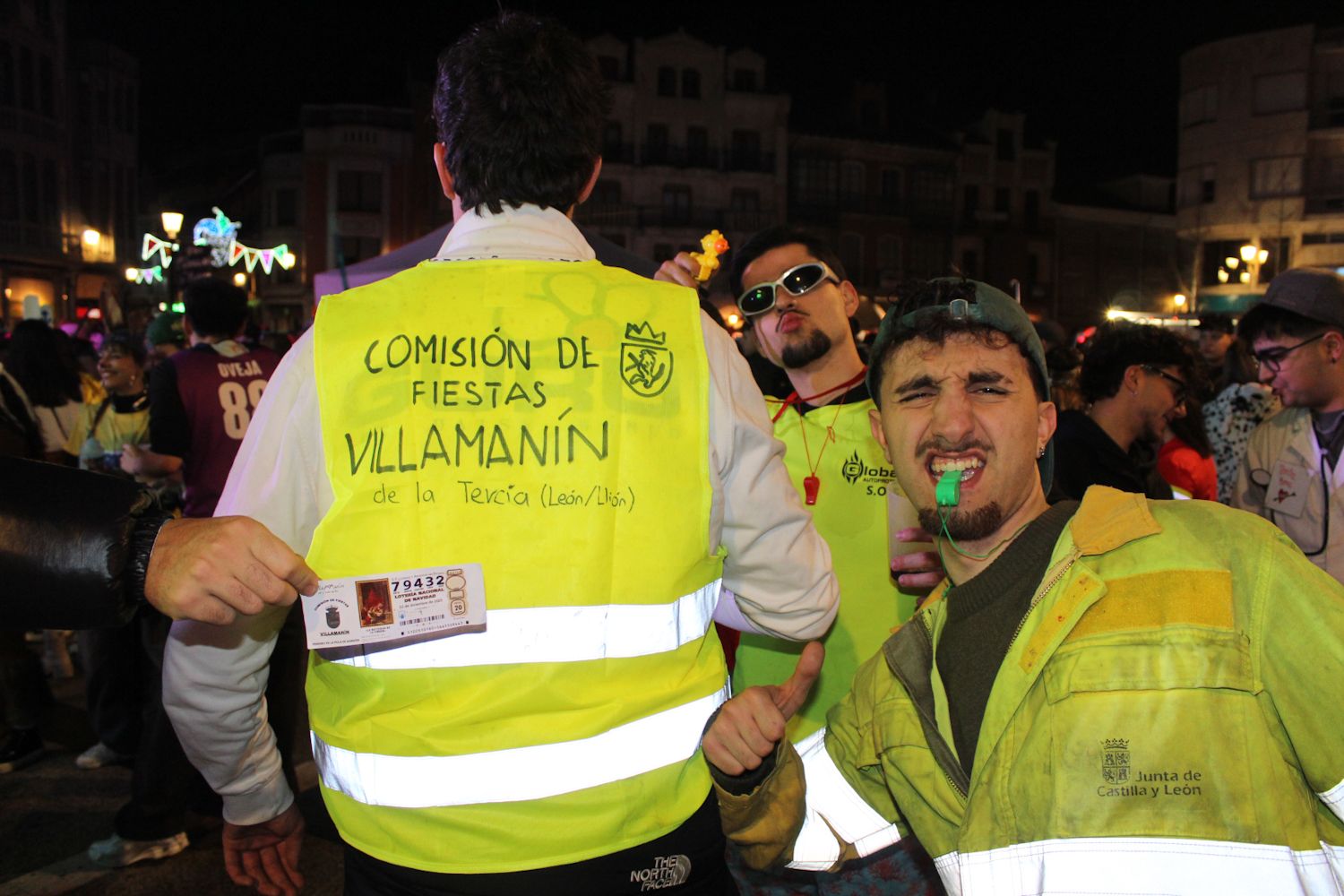La Noche Bruja hechiza La Bañeza con color y música | José Martín La Noche Bruja hechiza La Bañeza con color y música | José Martín