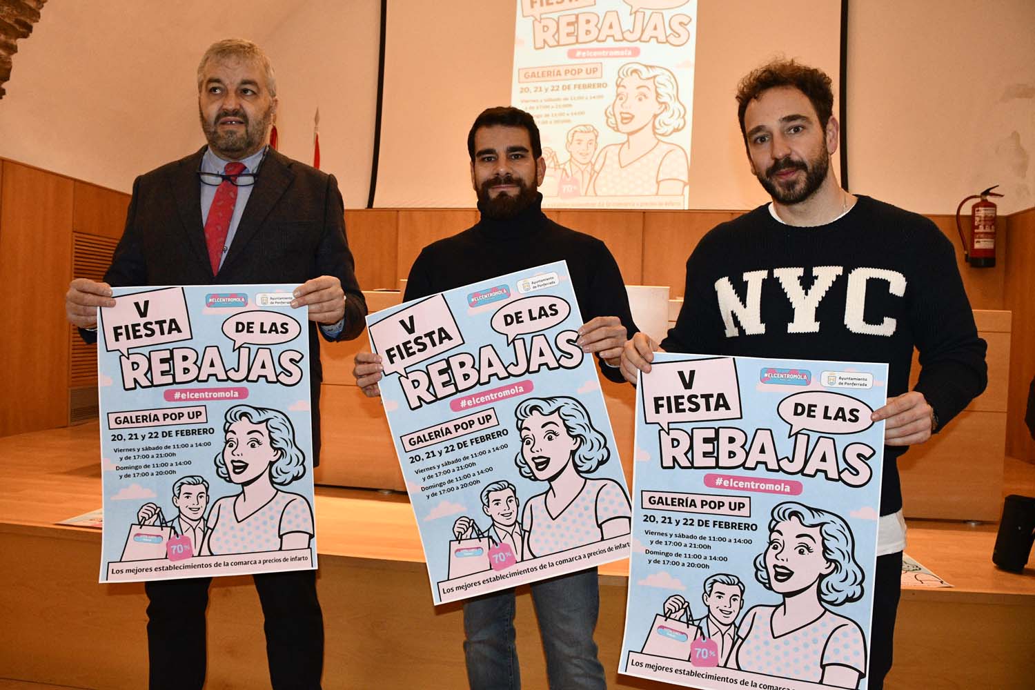 Presentación de la Fiesta de las rebajas de Ponferrada del Centro Mola. Jorge Pérez, Iván Rodríguez y Alberto Pérez, representantes de la Asociación de comerciantes El Centro Mola