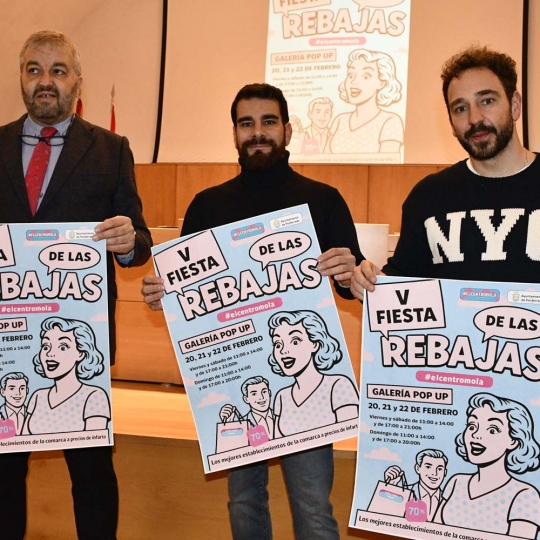 Presentación de la Fiesta de las rebajas de Ponferrada del Centro Mola. Jorge Pérez, Iván Rodríguez y Alberto Pérez, representantes de la Asociación de comerciantes El Centro Mola