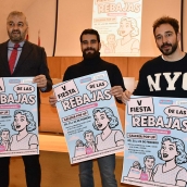 Presentación de la Fiesta de las rebajas de Ponferrada del Centro Mola. Jorge Pérez, Iván Rodríguez y Alberto Pérez, representantes de la Asociación de comerciantes El Centro Mola