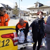 César Sánchez ICAL. Reparto de agua en la pedanía ponferradina de Toral de Merayo, debido a la rotura de la estación de captación de agua de Santa Lucía de Valdueza, por el temporal de lluvias