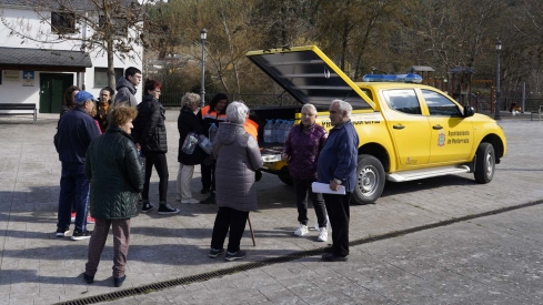 César Sánchez ICAL. Reparto de agua en la pedanía ponferradina de Toral de Merayo, debido a la rotura de la estación de captación de agua de Santa Lucía de Valdueza, por el temporal de lluvias