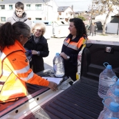 César Sánchez ICAL. Reparto de agua en la pedanía ponferradina de Toral de Merayo, debido a la rotura de la estación de captación de agua de Santa Lucía de Valdueza, por el temporal de lluvias