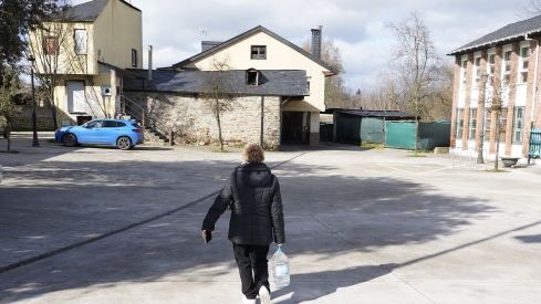 César Sánchez / ICAL. Reparto de agua en Toral de Merayo
