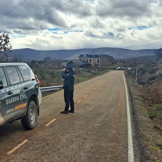 La Guardia Civil busca a la mujer en la zona de Matavenero La Guardia Civil busca a la mujer en la zona de Matavenero