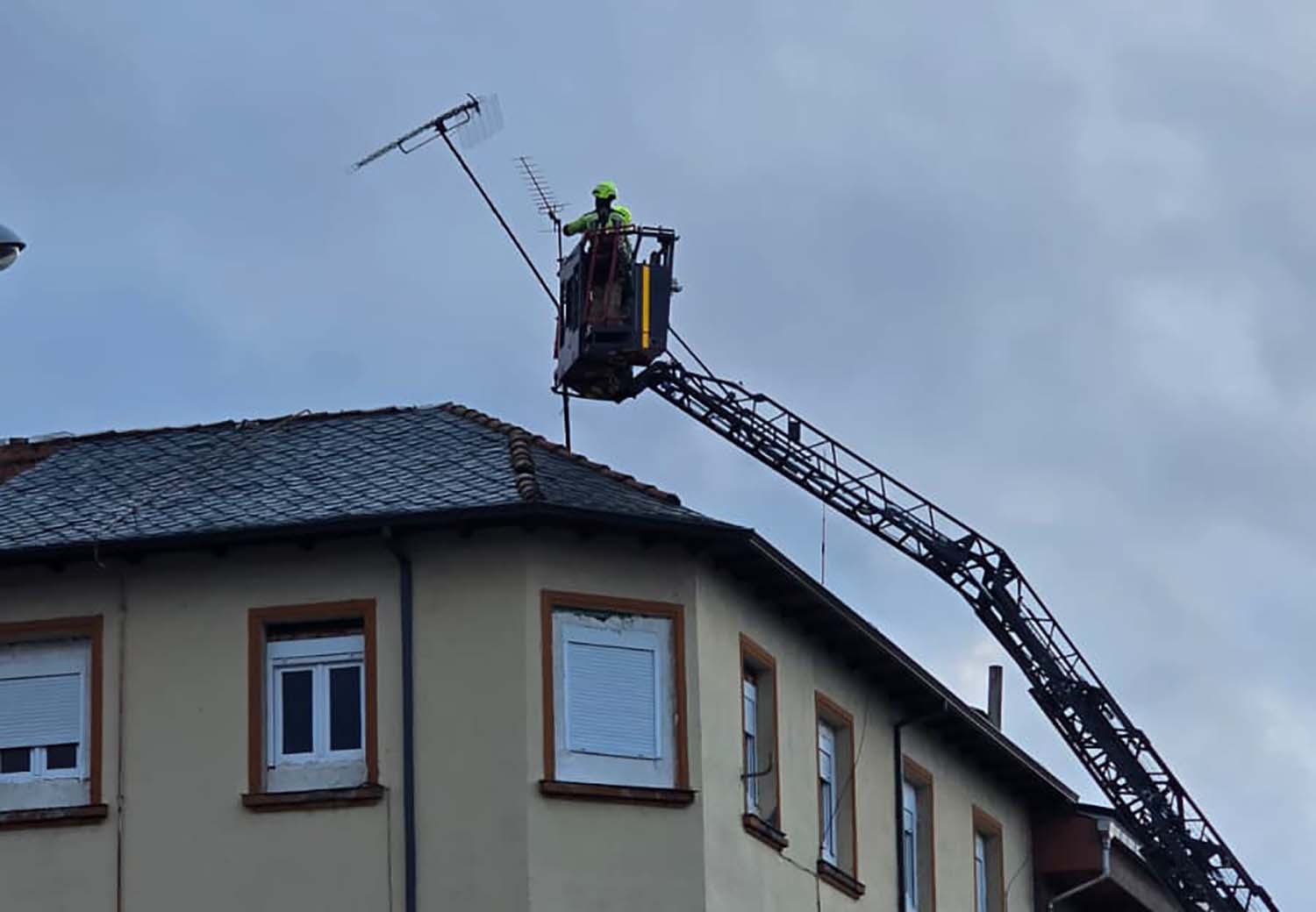 Intevención de los bomberos por las fuertes rachas de viento