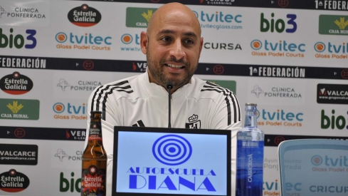 Mehdi Nafti, entrenador de la Deportiva Ponferradina Mehdi Nafti, entrenador de la Deportiva Ponferradina