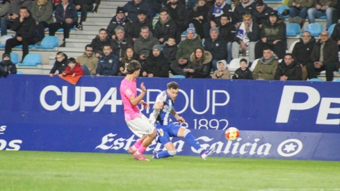 El jugador de la Ponferradina, Andoni López, durante un partido 