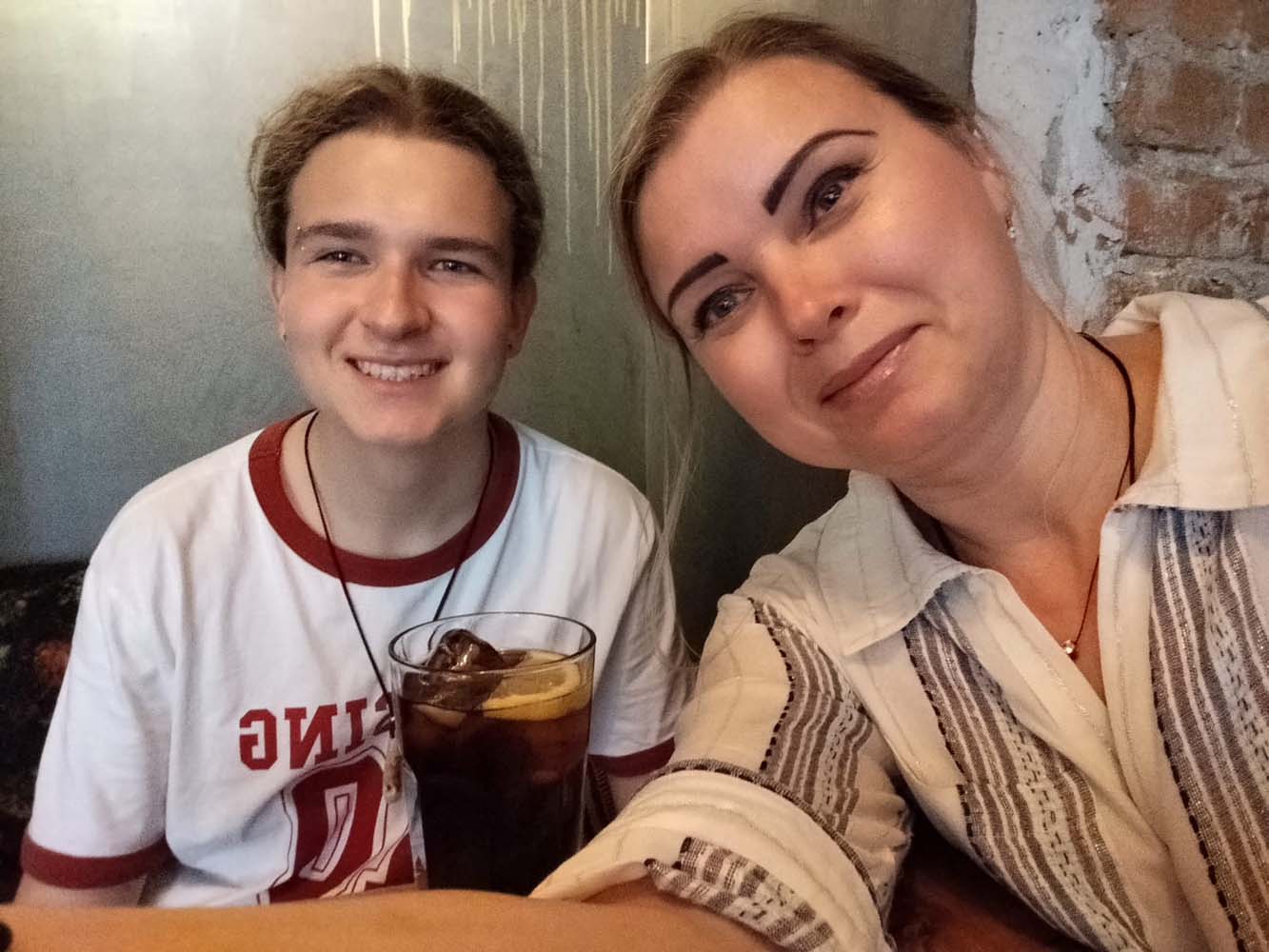 ICAL . La ucraniana Elena Khodyka y su hijo Ivan