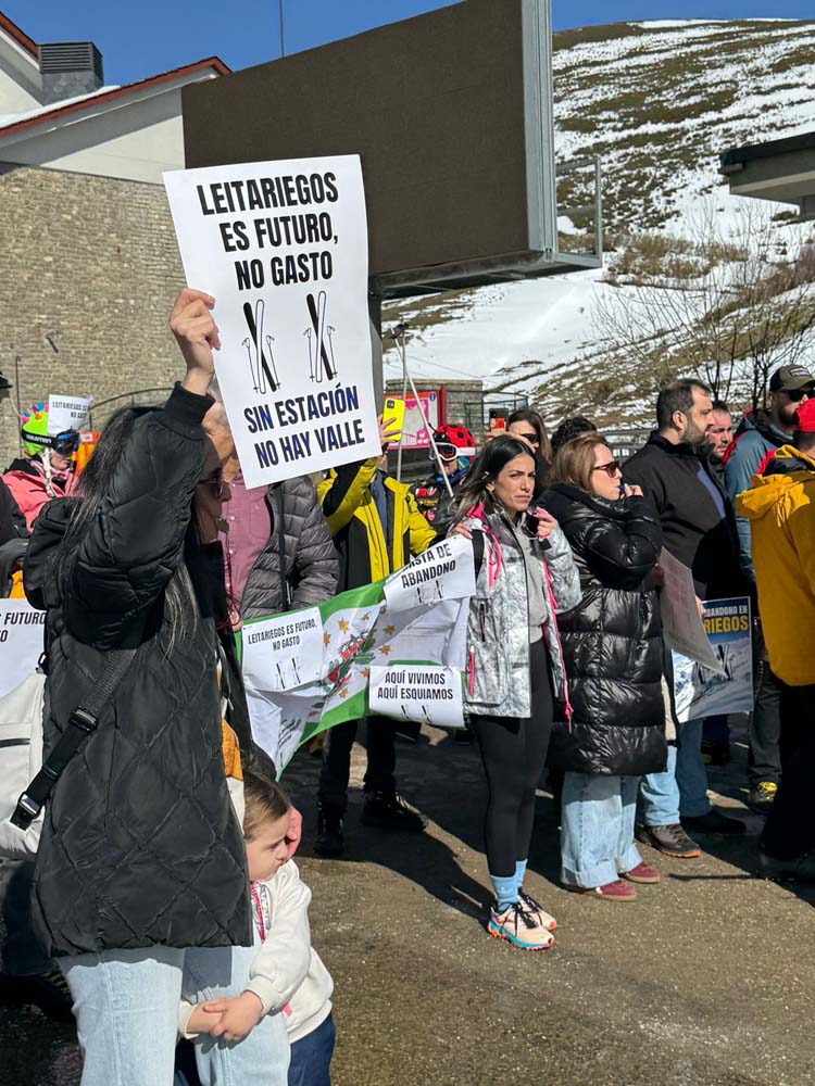 Cacerolada en Leitariegos 