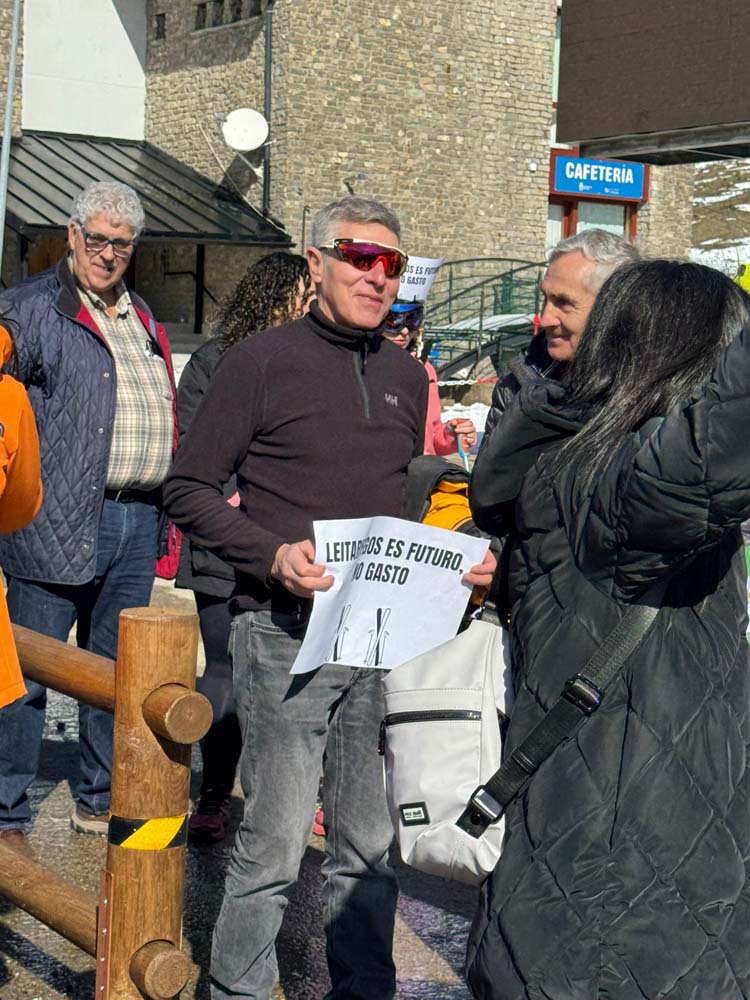 Cacerolada en Leitariegos 