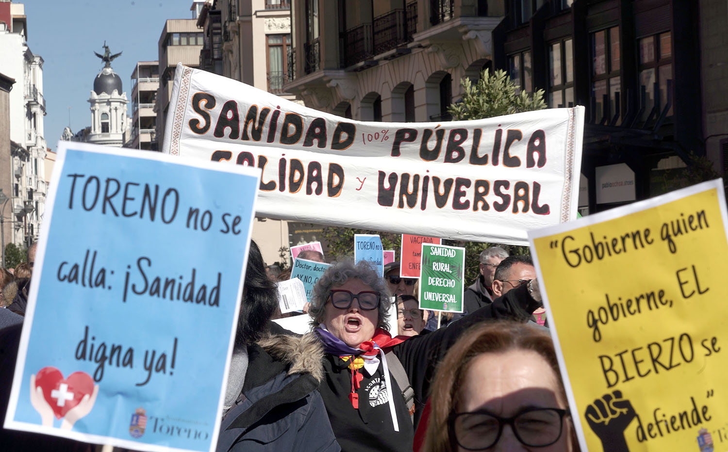 Rubén Cacho ICAL . Miles de personas participan en Valladolid en una manifestación por la Sanidad Pública