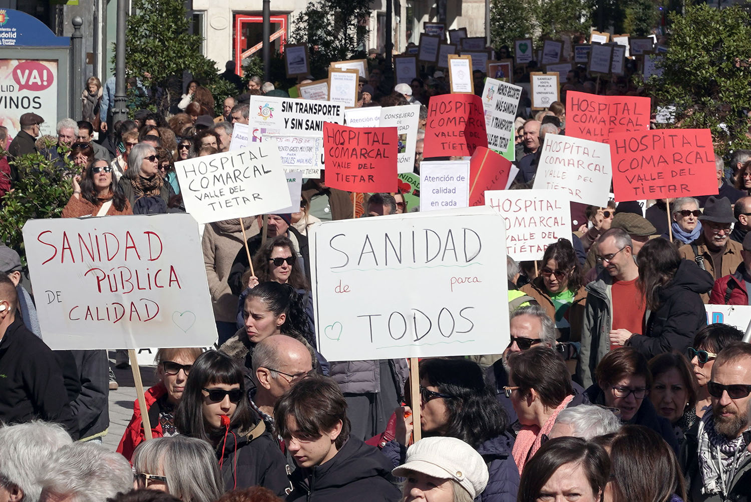 Rubén Cacho ICAL . Miles de personas participan en Valladolid en una manifestación por la Sanidad Pública.