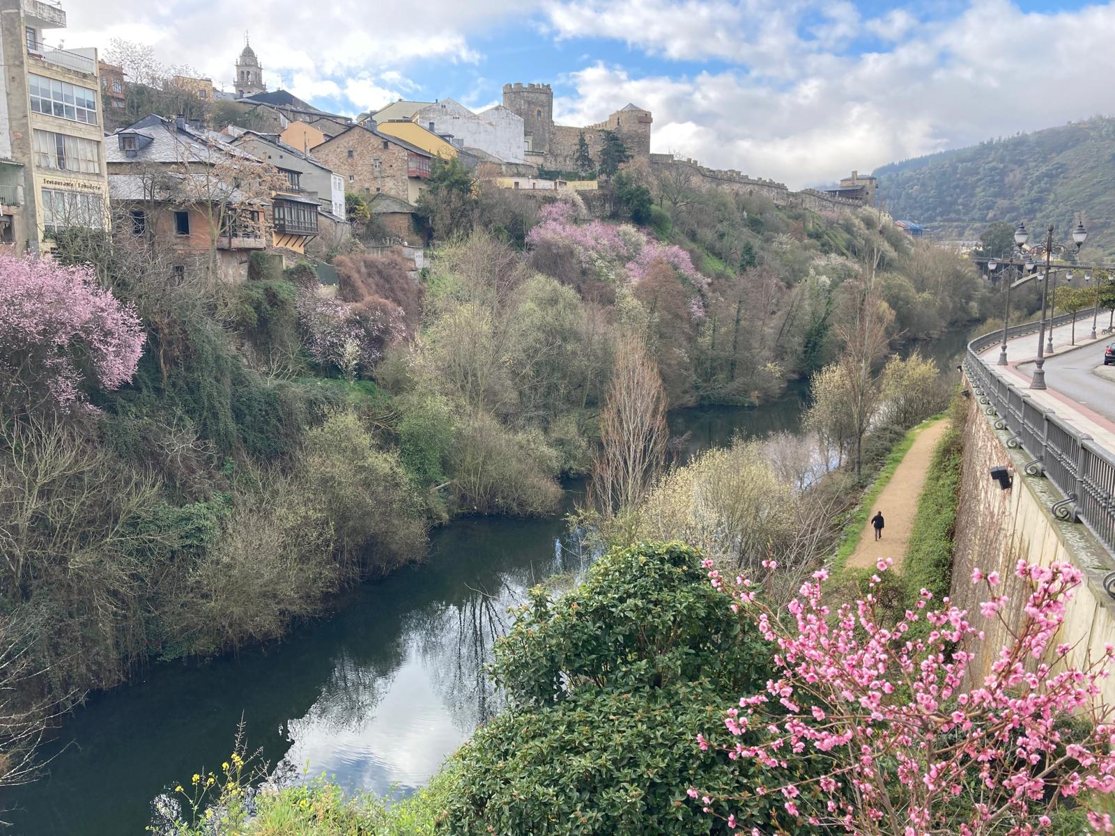 El castillo y el río Sil desde el puente Cubelos
